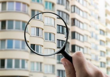 Rédiger un bail locatif conforme est essentiel pour encadrer la relation entre propriétaire et locataire. Ainsi, chaque clause
