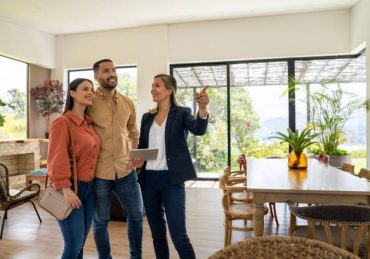 Tout d’abord, il faut analyser les indicateurs économiques. Le marché immobilier dépend fortement des taux d’intérêt.
