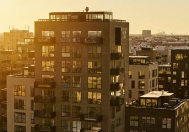 L’éclairage intelligent améliore fortement la sécurité dans les quartiers. En effet, des capteurs détectent les mouvements