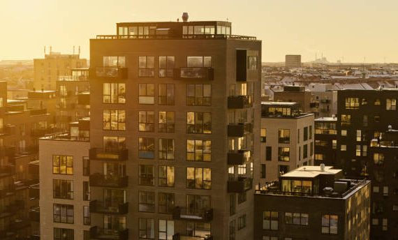 L’éclairage intelligent améliore fortement la sécurité dans les quartiers. En effet, des capteurs détectent les mouvements