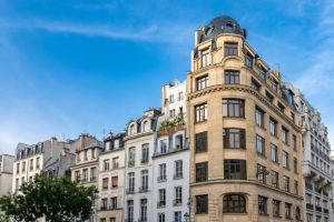 L’indivision signifie que plusieurs personnes possèdent ensemble un même bien. En effet, aucun indivisaire ne possède