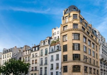L’indivision signifie que plusieurs personnes possèdent ensemble un même bien. En effet, aucun indivisaire ne possède