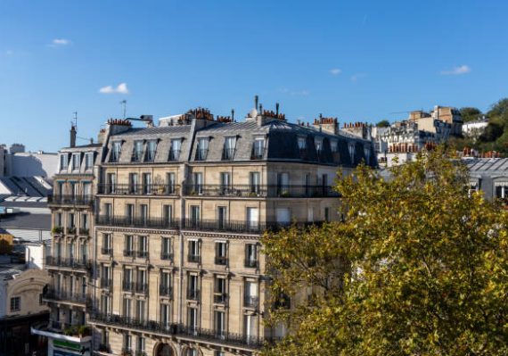 L’indivision peut sembler pratique au départ. En effet, elle permet de partager la propriété d’un bien à plusieurs.