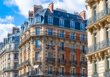 Lorsqu’un bien appartient à plusieurs personnes, il est en indivision. Ce régime s'applique souvent après un décès.